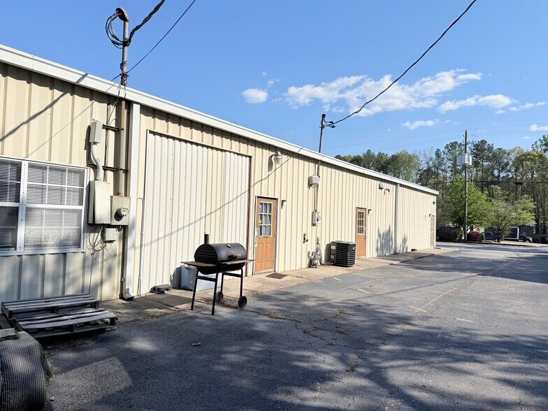 More Photos Of 3097 Emery Cir, Austell Light Distribution For Sale