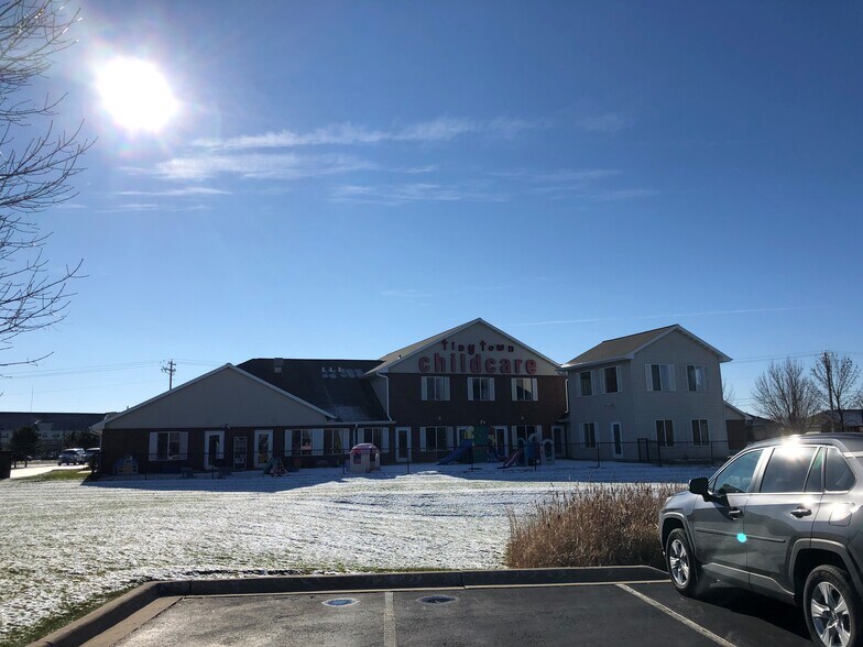 More Photos Of 2563 Development Dr, Green Bay Office For Lease