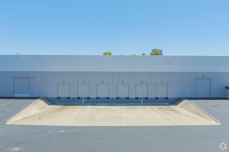 More Photos Of 6815 Mowry Ave, Newark Warehouse For Lease