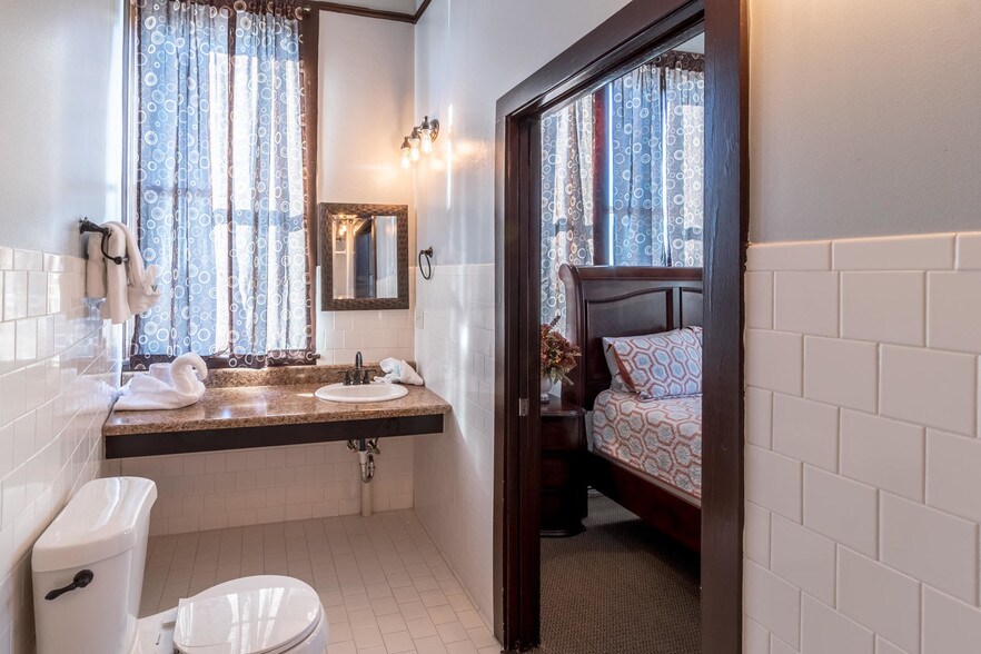 More Photos Of 400 E Nelson Ave, Defuniak Springs Hotel For Sale