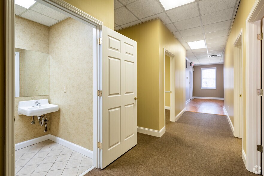 More Photos Of 236 Stockbridge Rd, Jonesboro Office For Sale