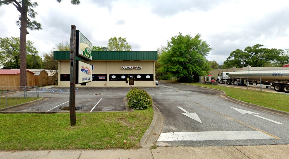 Primary Photo Of 1118 E Shotwell St, Bainbridge Freestanding For Lease