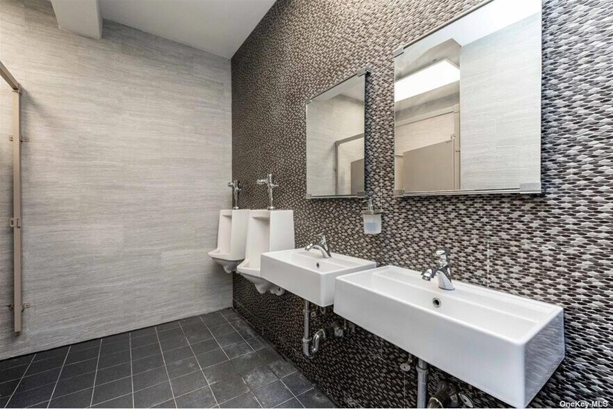 More Photos Of 2943-2957 Long Beach Rd, Oceanside Storefront Retail Office For Lease