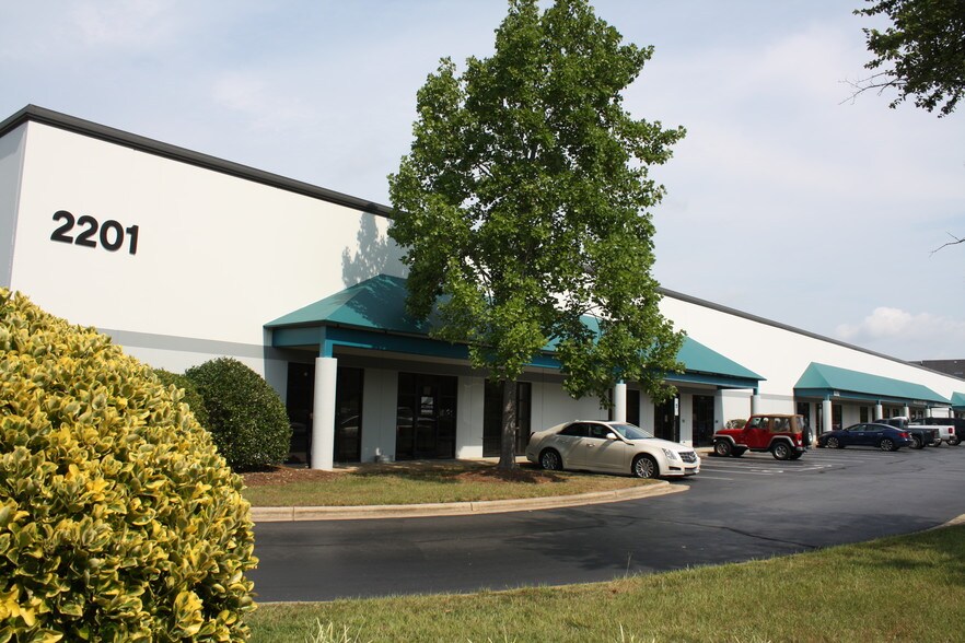 More Photos Of 2201 Brentwood Rd, Raleigh Light Distribution For Lease