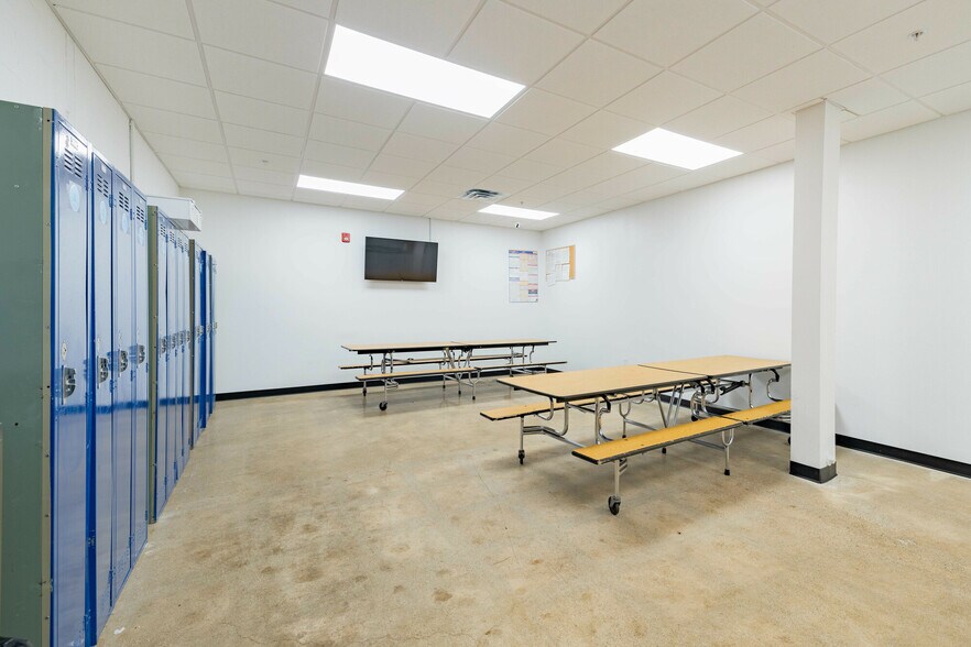 More Photos Of 4505 Oakman Blvd, Detroit Industrial For Sale