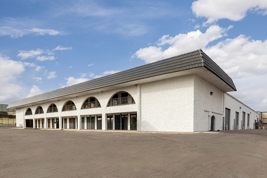 More Photos Of 5325 S Valley View Blvd, Las Vegas Warehouse For Lease