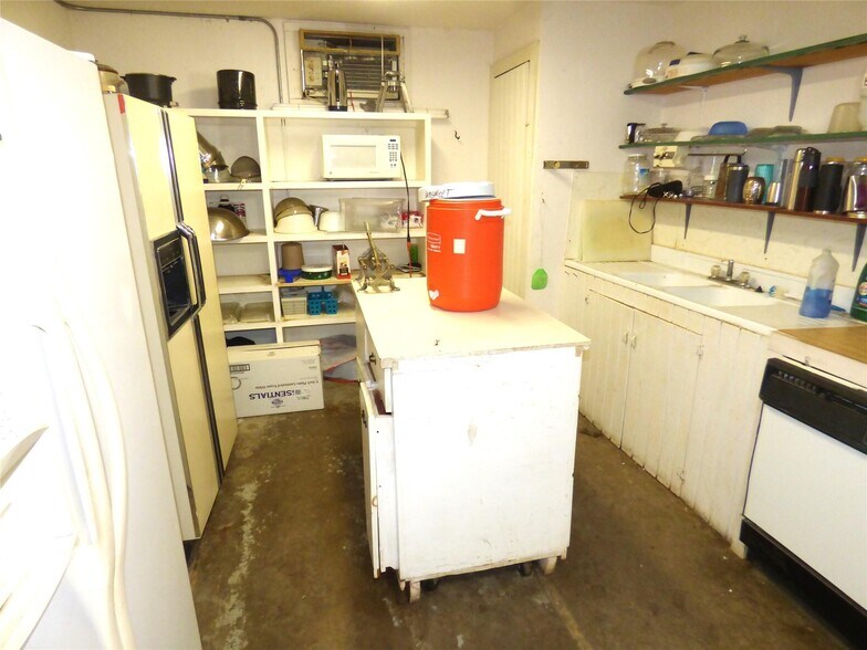 More Photos Of 102 Highway 6, Carbon Restaurant For Sale