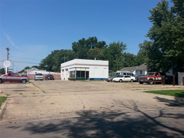 More Photos Of 1818 NE Seward Ave, Topeka Auto Repair For Lease
