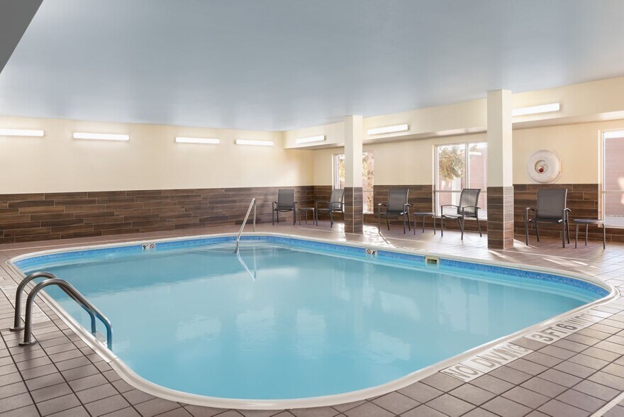 More Photos Of 3045 Centre Pointe Dr N, Roseville Hotel For Sale