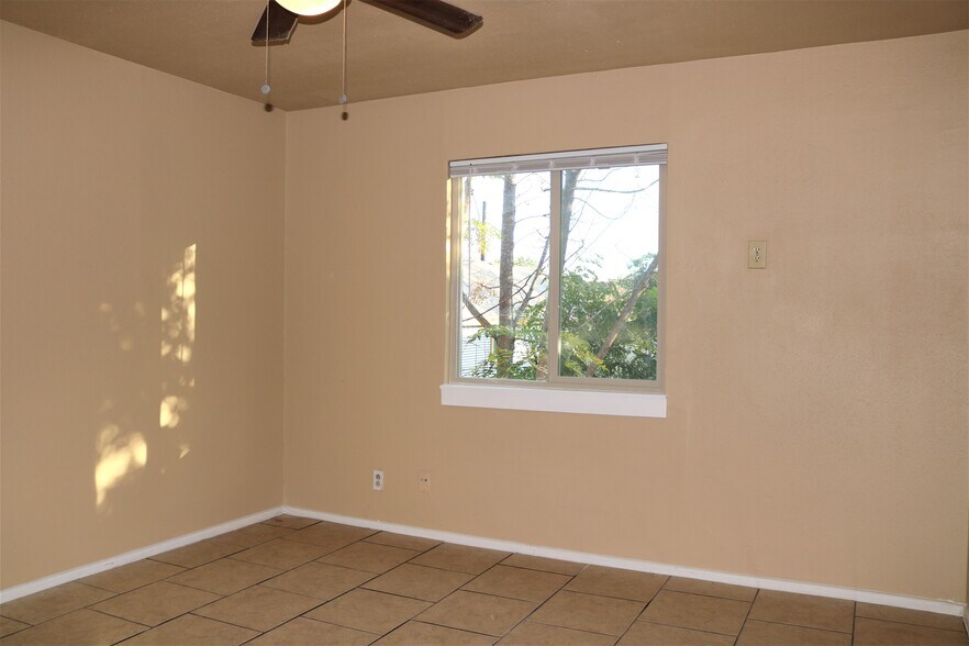 More Photos Of 216 Lucas St, San Antonio Apartments For Sale