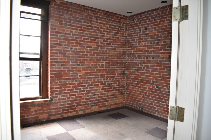 More Photos Of 250-260 Commerce St, Montgomery Medical For Sale