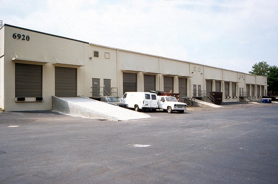 More Photos Of 6920 Peachtree Industrial Blvd, Peachtree Corners Warehouse For Lease