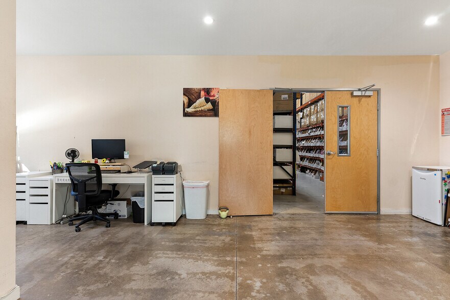 More Photos Of 2000 Windy Ter, Cedar Park Warehouse For Sale