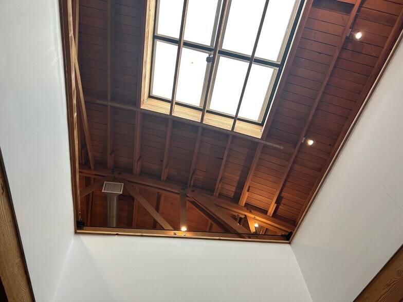 More Photos Of 2254 S Sepulveda Blvd, Los Angeles Loft Creative Space For Lease