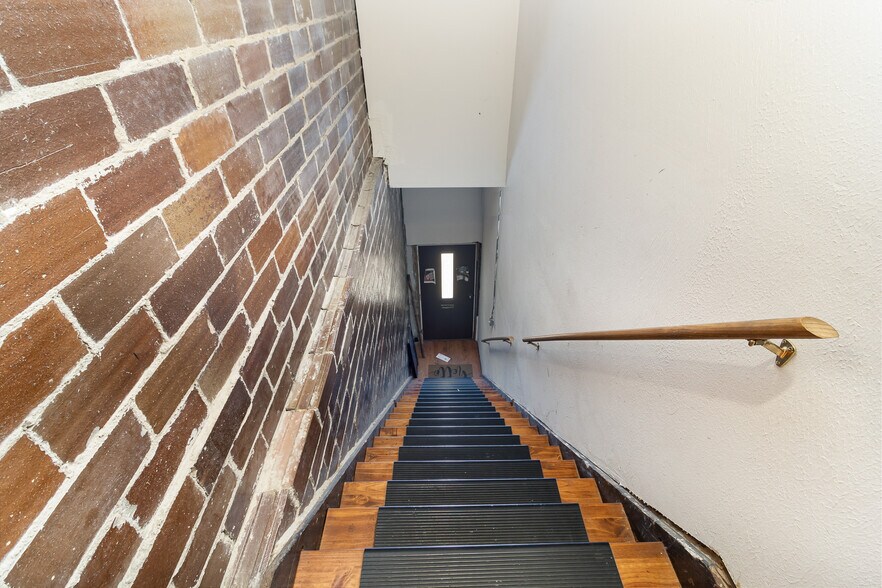 More Photos Of 118 W Clark St, Crown Point Office Residential For Lease