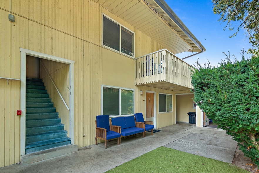 More Photos Of 739 S 3rd Ave, Kent Apartments For Sale