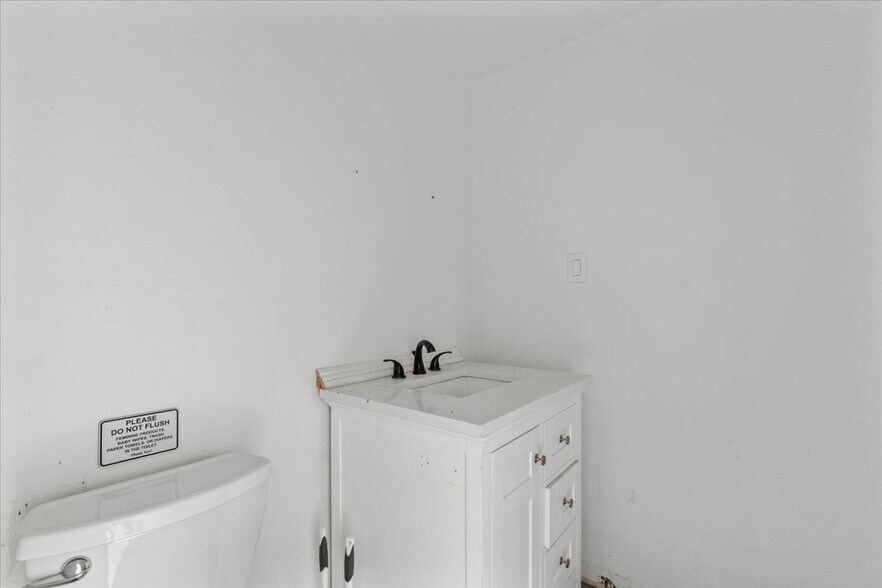 More Photos Of 213-219 S La Brea Ave, Inglewood Storefront For Lease