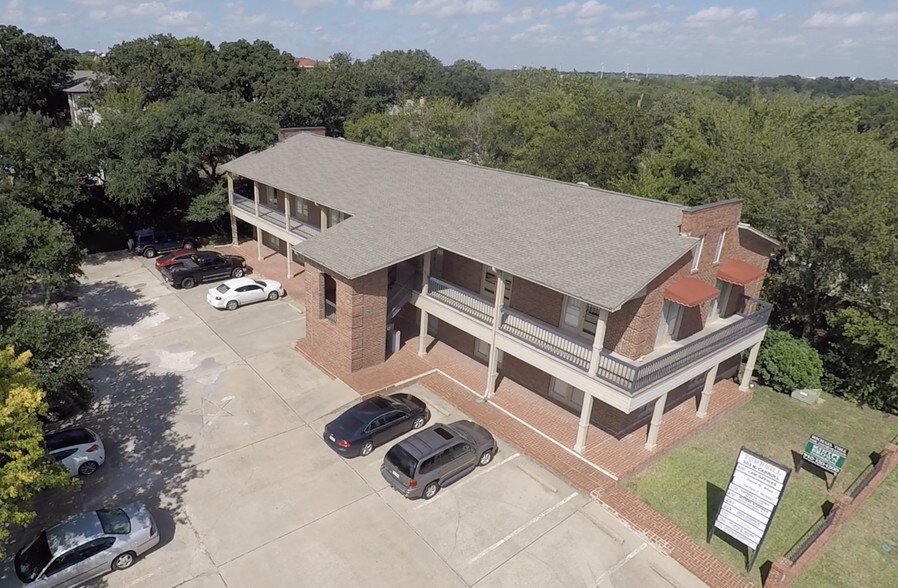 More Photos Of 303 N Carroll Blvd, Denton Office For Lease