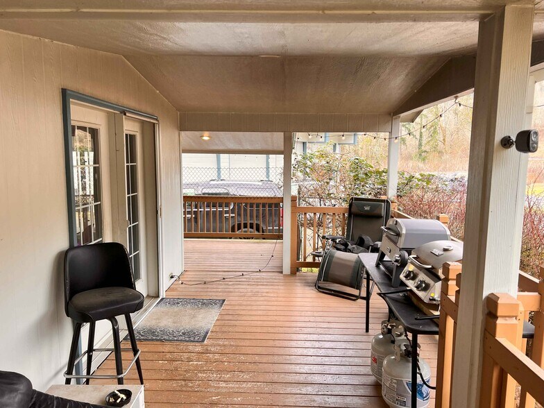 More Photos Of 17551 SE Highway 224, Damascus Manufacturing For Sale