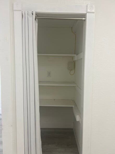 More Photos Of 2632 Hollywood Blvd, Hollywood Office For Lease