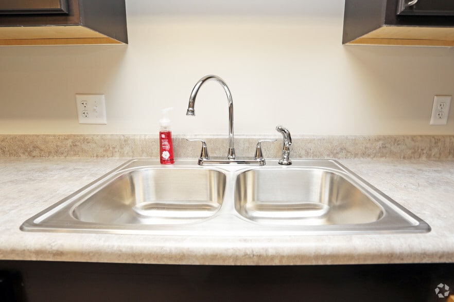More Photos Of 25 S Linden Ave, Council Bluffs Apartments For Sale