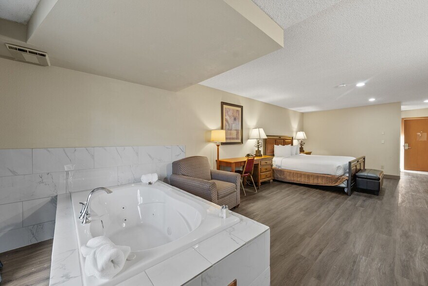 More Photos Of 3105 NE O. B. Riley Rd, Bend Hotel For Sale