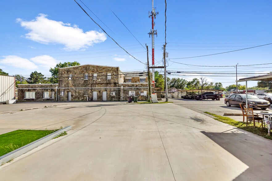 More Photos Of 214 E Rogers Blvd, Skiatook Storefront Retail Office For Sale