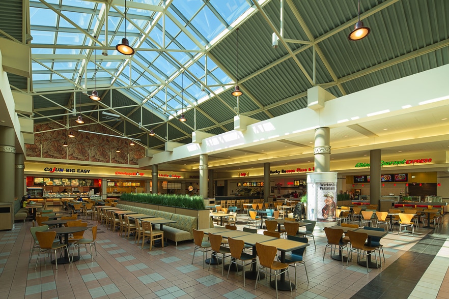 More Photos Of 2500 N Mayfair Rd, Wauwatosa Office For Lease