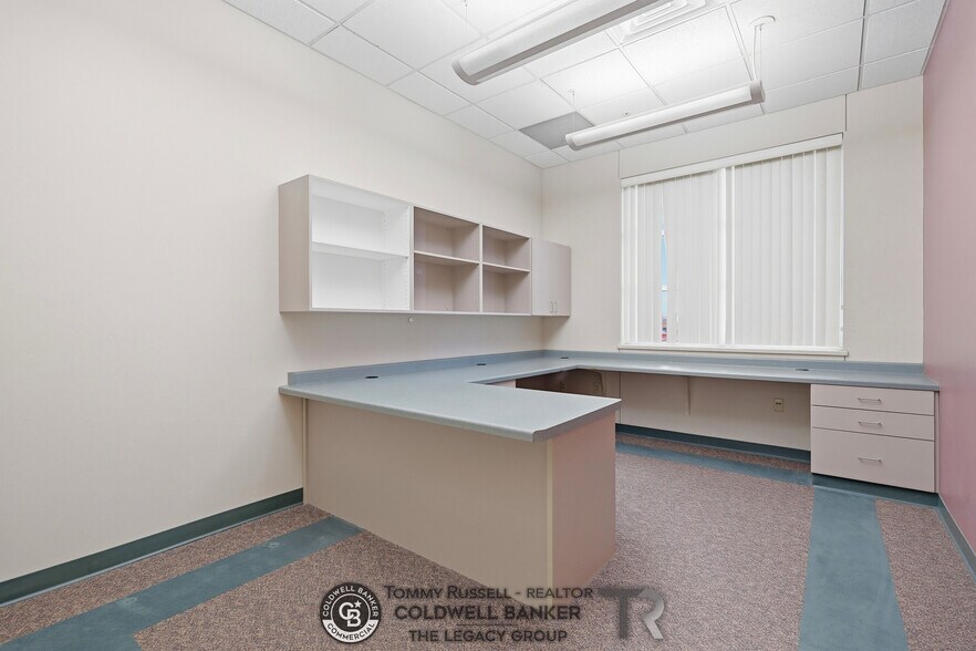 More Photos Of 733 Landmark Dr, Casper Medical For Sale