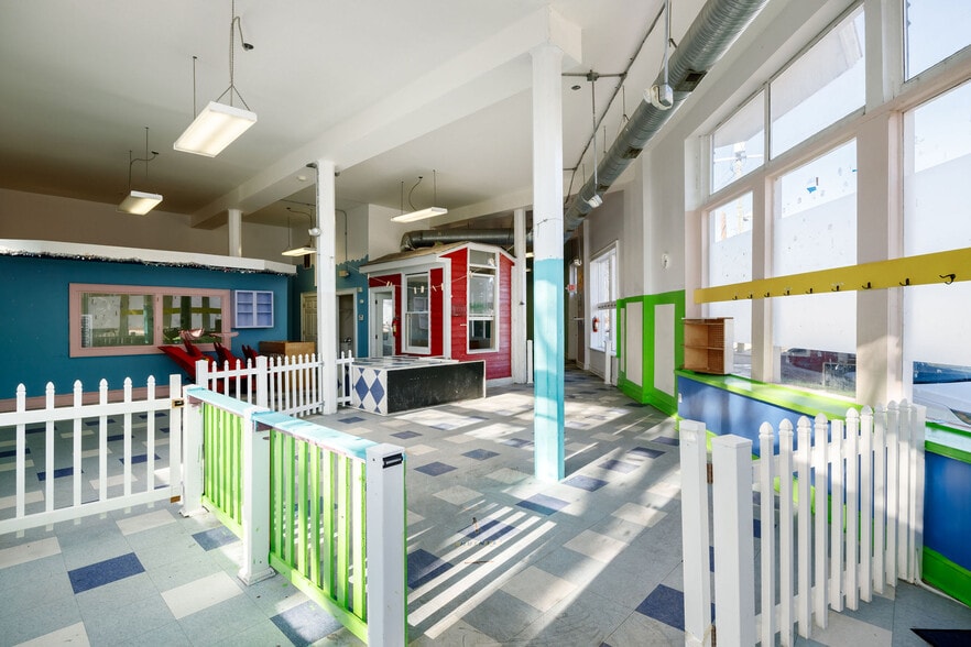 More Photos Of 300 W Clay St, Richmond Storefront Retail Residential For Lease