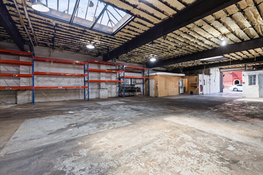 More Photos Of 10 W Sandford Blvd, Mount Vernon Manufacturing For Sale