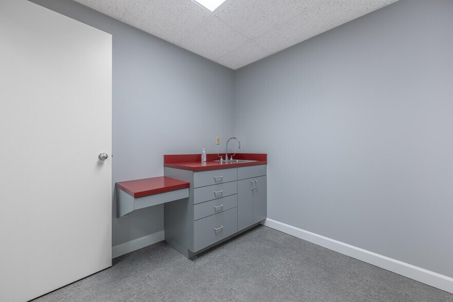 More Photos Of 7271 N Main St, Dayton Medical For Lease