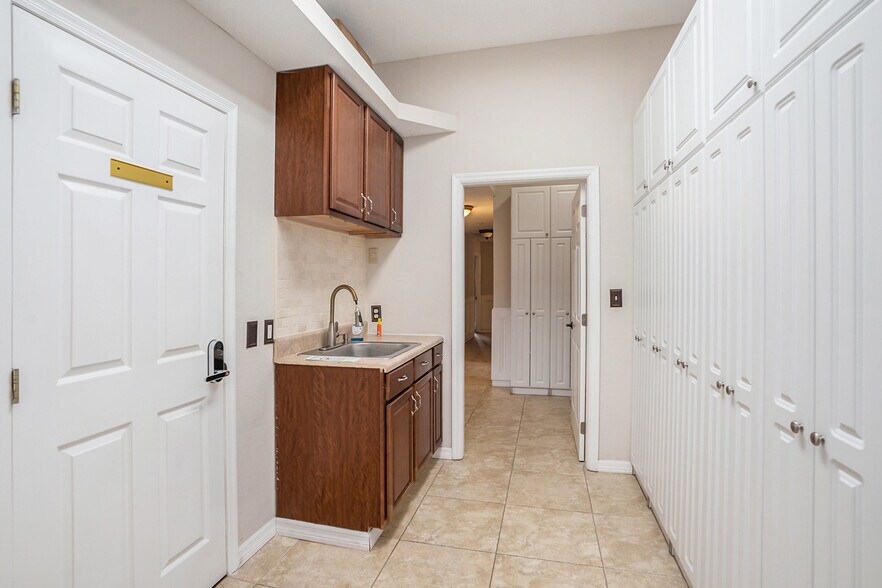 More Photos Of 329 Pauls Dr, Brandon Office Residential For Sale
