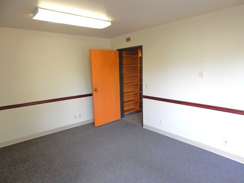 More Photos Of 272 Medical Loop, Roseburg Office For Sale