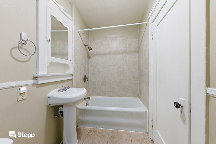 More Photos Of 1161 E 1st St, Long Beach Apartments For Sale