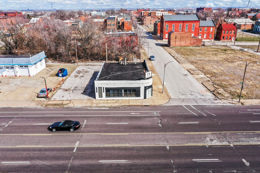 More Photos Of 2600 N Florissant Ave, Saint Louis Flex For Sale
