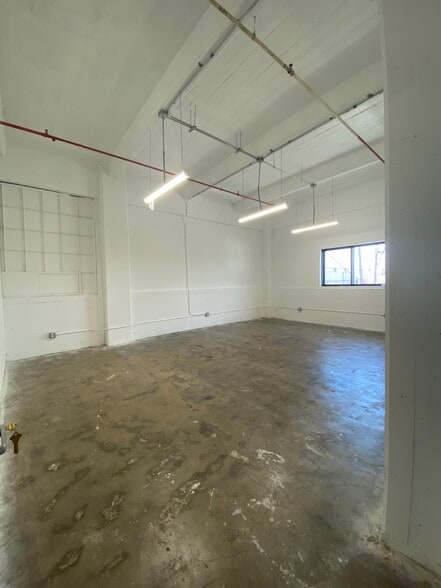 More Photos Of 901 E 31st St, Los Angeles Manufacturing For Lease