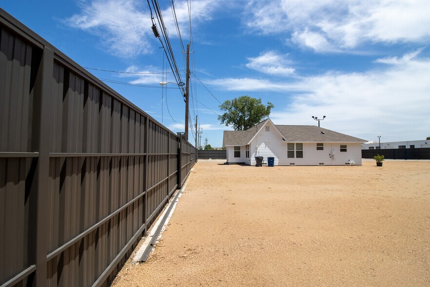 More Photos Of 2618 Bomar Ave, Dallas Land For Lease
