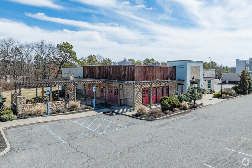 More Photos Of 175-185 Morris Ave, Holtsville Unknown For Lease