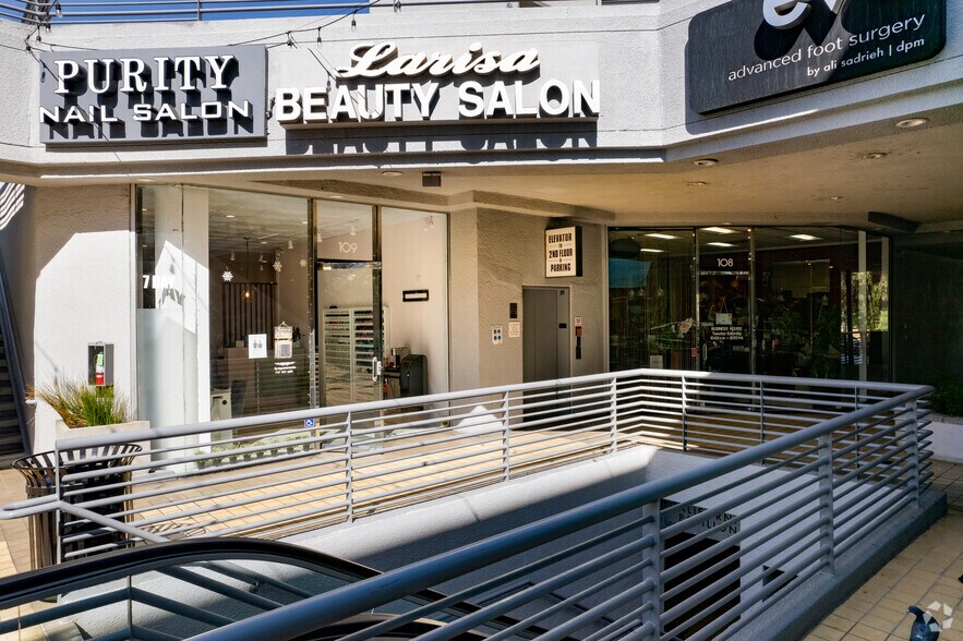 More Photos Of 12265 Ventura Blvd, Studio City Storefront For Lease