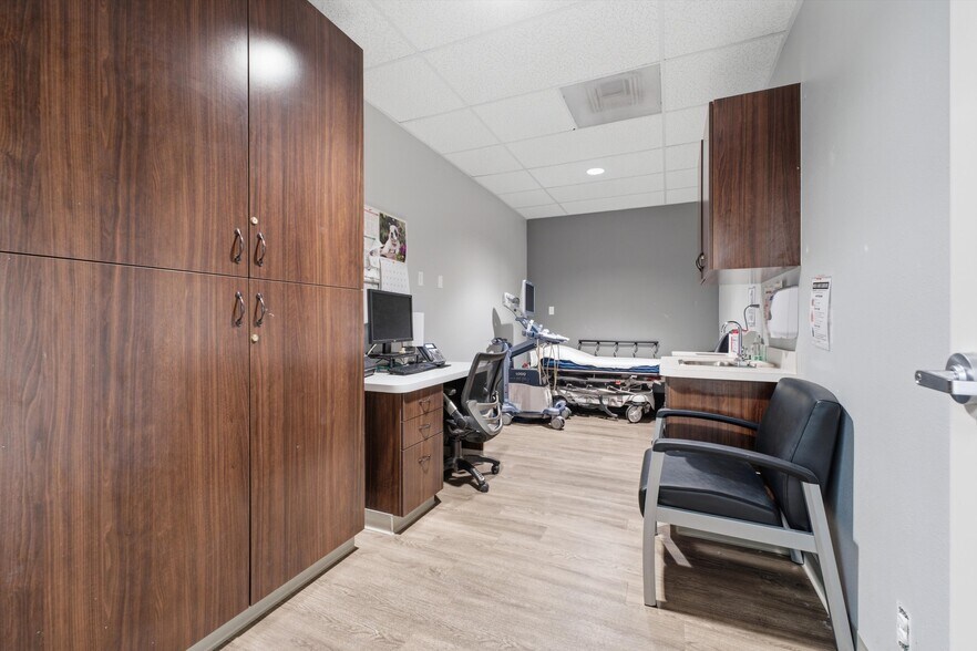More Photos Of 44725 10th St W, Lancaster Medical For Sale