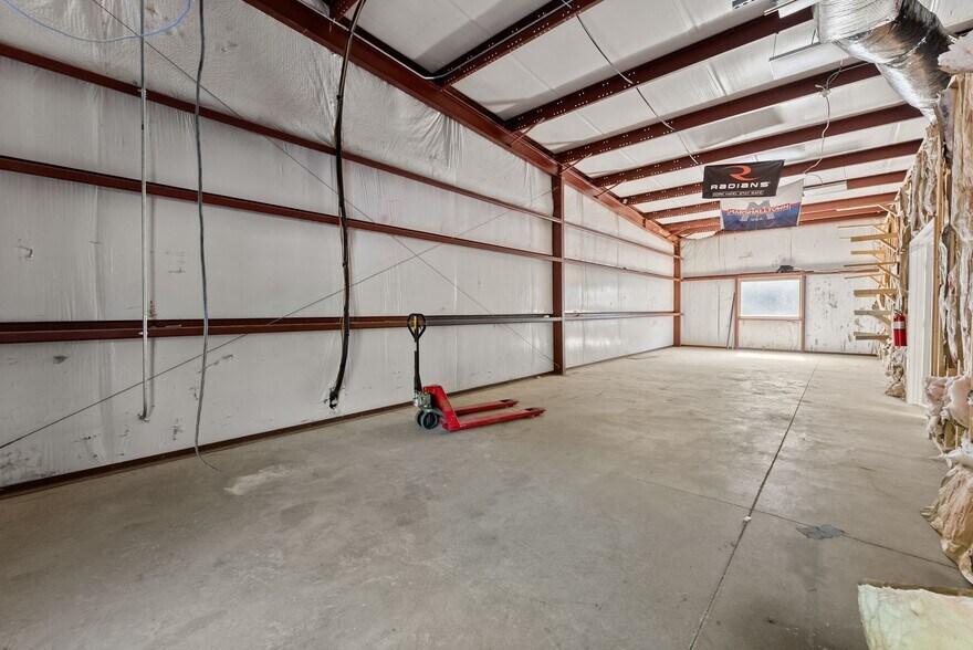 More Photos Of 3917 Old Flowery Branch Rd, Oakwood Flex For Lease