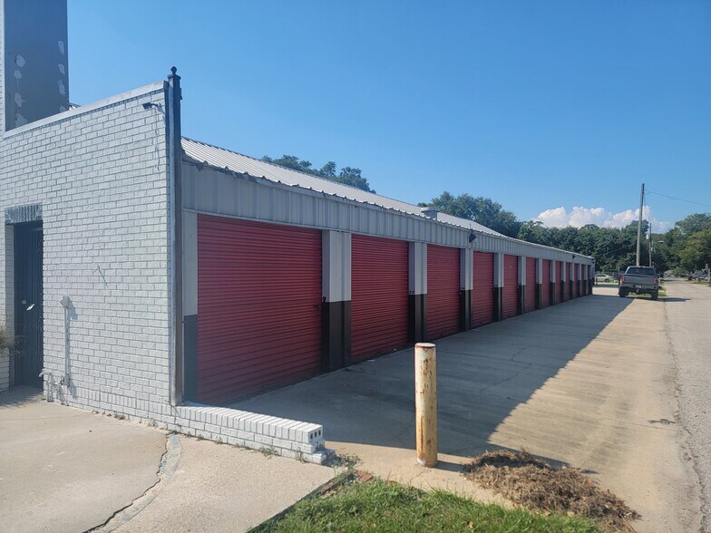 More Photos Of 700 W Railroad St, Long Beach Warehouse For Sale