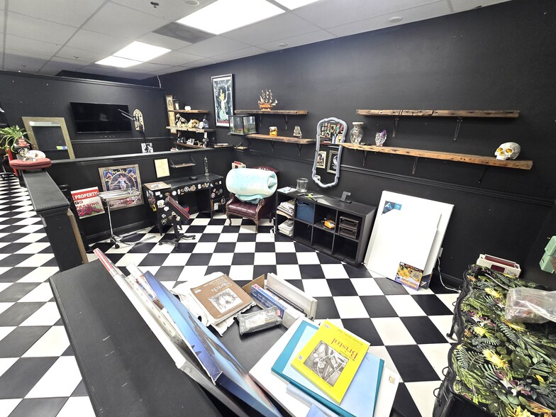 More Photos Of 4953 Le Chalet Blvd, Boynton Beach Storefront Retail Office For Lease