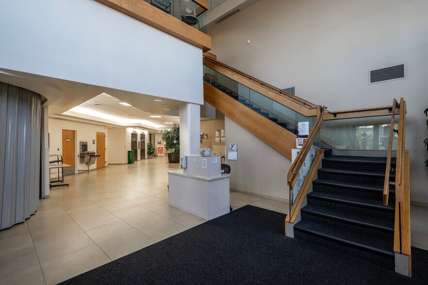 More Photos Of 5891 W Eugie Ave, Glendale Medical For Sale