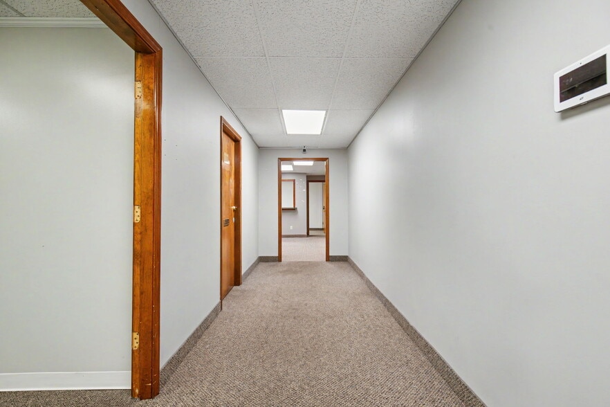 More Photos Of 214 Breckenridge Ln, Louisville Office Residential For Sale