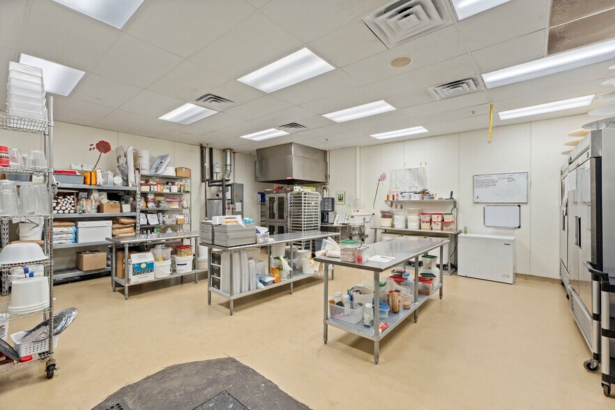 More Photos Of 203-205 S Stratford Rd, Winston-Salem Freestanding For Lease