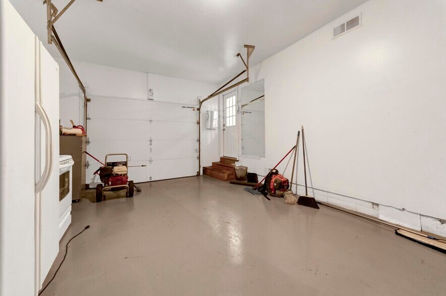 More Photos Of 7969 Richardson Rd, West Bloomfield Office Residential For Sale