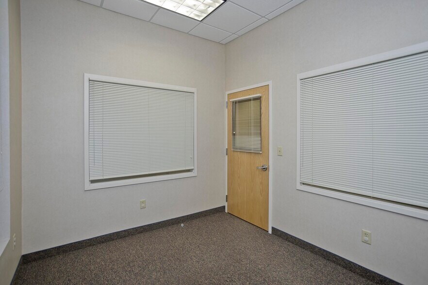 More Photos Of 422 Main St, Easthampton Freestanding For Lease