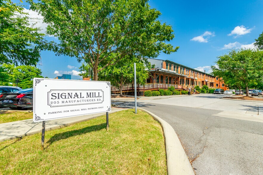 More Photos Of 205 Manufacturers Rd, Chattanooga General Retail For Lease
